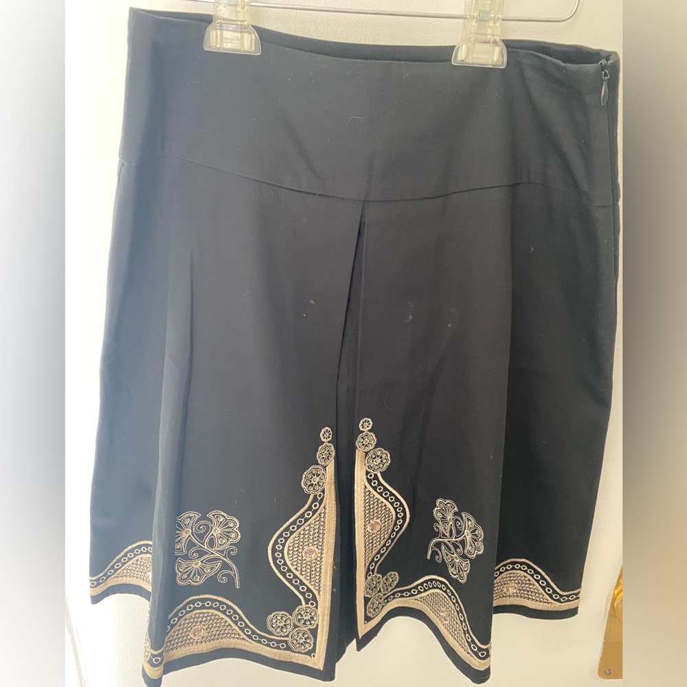 WHITE HOUSE BLACK MARKET SKIRT
